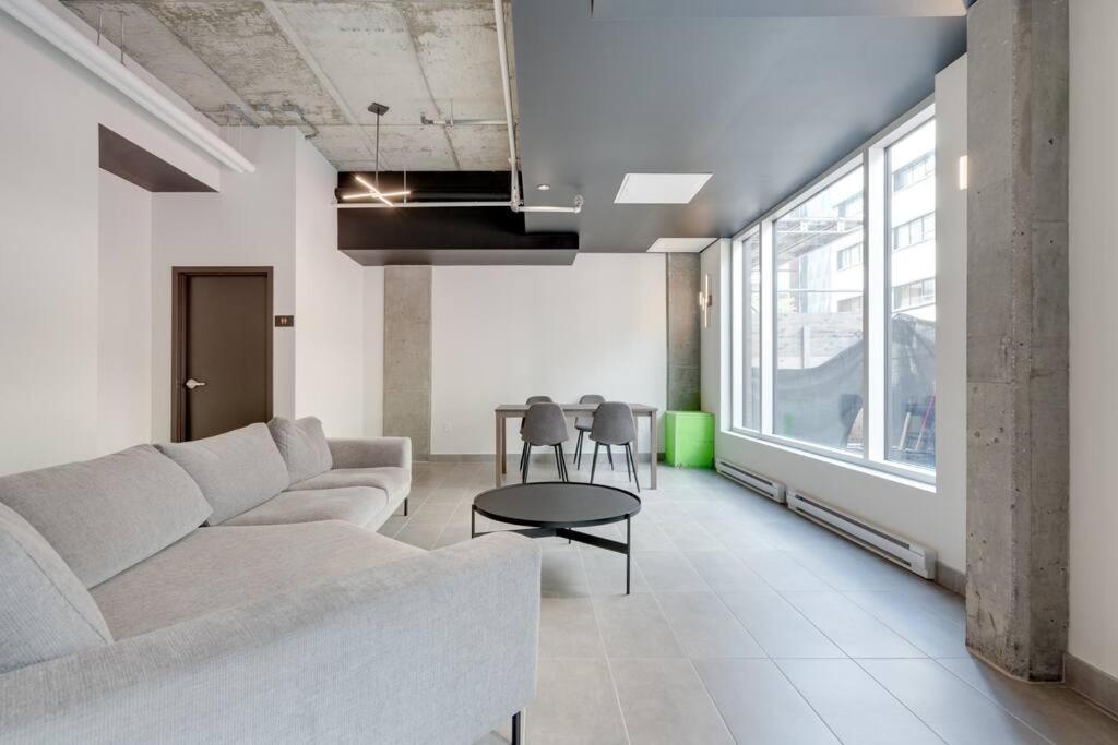 Initial / Yogi+ Parking / Centre-ville De Appartement *
