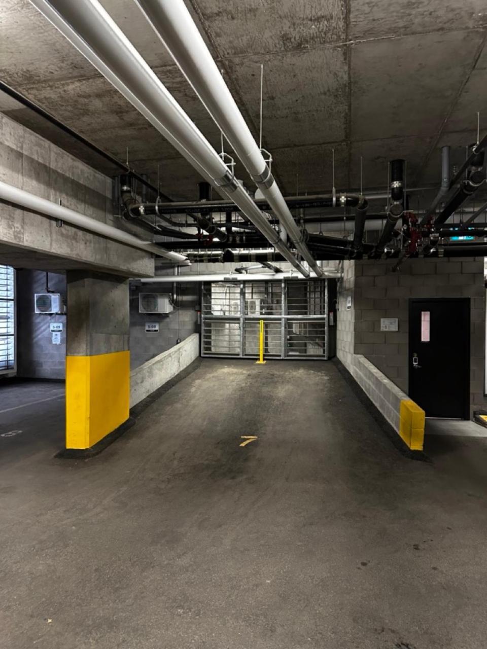 Initial / Yogi+ Parking / Centre-ville De Ville de Québec